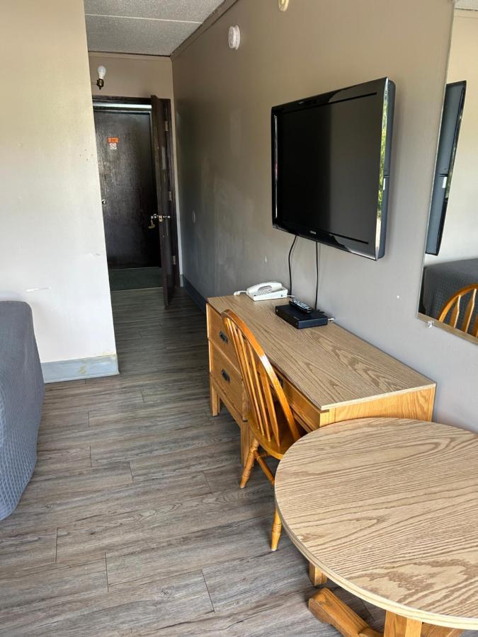 Cedar Inn Lloydminster Εξωτερικό φωτογραφία