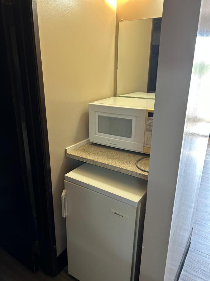 Cedar Inn Lloydminster Εξωτερικό φωτογραφία